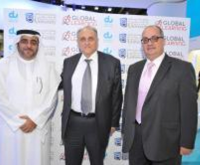 Hamdan bin Mohammed e-University signs partnership with du and Global Learning at GITEX 2013, offering SMEs online courses